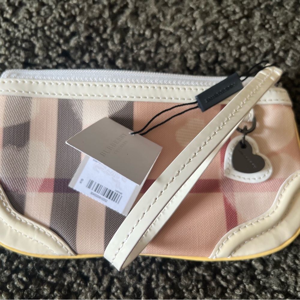 Burberry Heart Charm Wristlet in Cream heart pattern - Picture 2 of 9